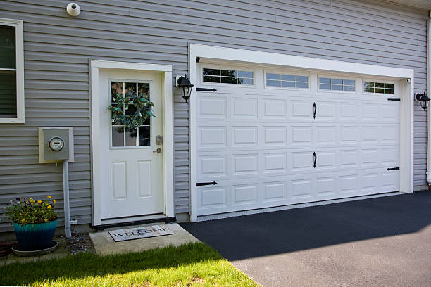 24/7 Emergency Garage Door Panel Replacement experts in Lake Crystal, MN